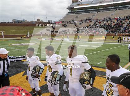 Thumbnail 2 in Hayti vs. Lincoln (MSHSAA Class 1 Show-Me Bowl) photogallery.