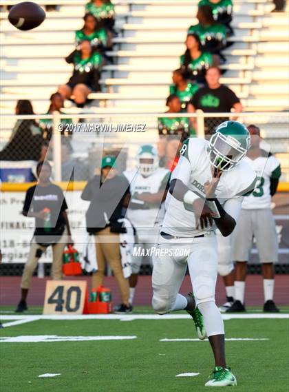 Thumbnail 3 in Calabasas High vs Dorsey High photogallery.