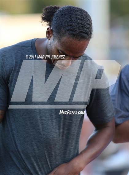 Thumbnail 2 in Calabasas High vs Dorsey High photogallery.