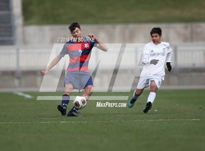 Thumbnail 3 in Roaring Fork vs. Kent Denver (CHSAA 3A Final) photogallery.