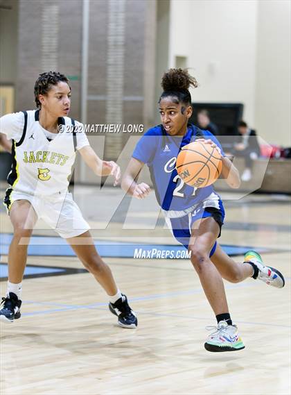 Thumbnail 3 in McAdory vs Tuscaloosa County (Jaguar Thanksgiving Jam) photogallery.