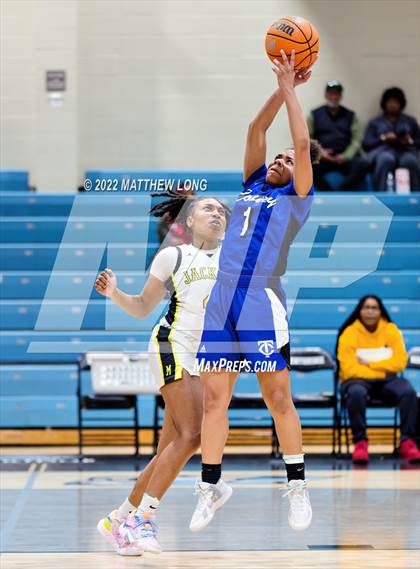Thumbnail 3 in McAdory vs Tuscaloosa County (Jaguar Thanksgiving Jam) photogallery.