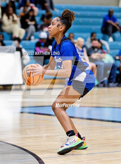 Thumbnail 3 in McAdory vs Tuscaloosa County (Jaguar Thanksgiving Jam) photogallery.
