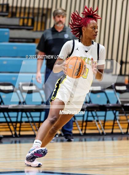 Thumbnail 3 in McAdory vs Tuscaloosa County (Jaguar Thanksgiving Jam) photogallery.