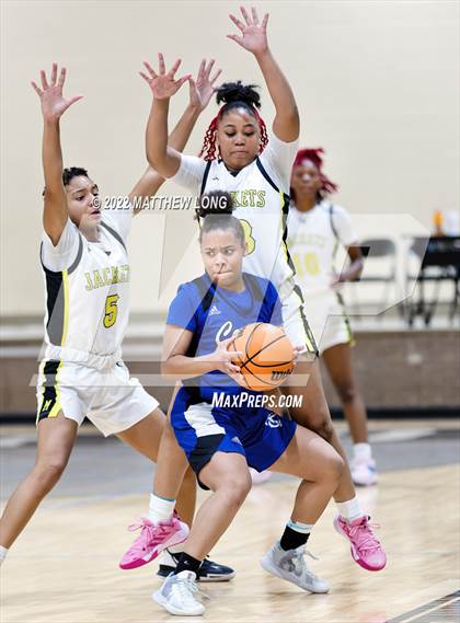 Thumbnail 3 in McAdory vs Tuscaloosa County (Jaguar Thanksgiving Jam) photogallery.