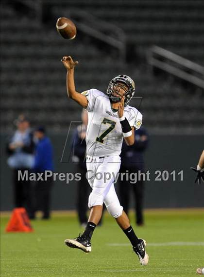 Thumbnail 2 in Le Grand vs. Sierra Canyon (CIF State D4 Final) photogallery.