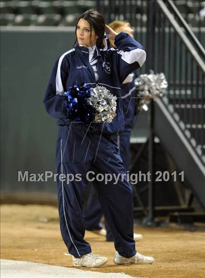 Thumbnail 1 in Le Grand vs. Sierra Canyon (CIF State D4 Final) photogallery.