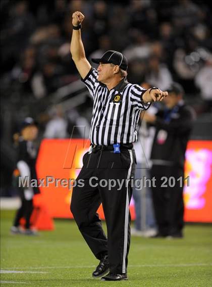 Thumbnail 1 in Le Grand vs. Sierra Canyon (CIF State D4 Final) photogallery.