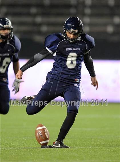Thumbnail 2 in Le Grand vs. Sierra Canyon (CIF State D4 Final) photogallery.