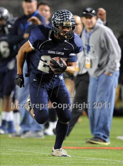 Thumbnail 3 in Le Grand vs. Sierra Canyon (CIF State D4 Final) photogallery.