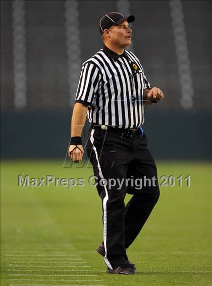 Thumbnail 3 in Le Grand vs. Sierra Canyon (CIF State D4 Final) photogallery.