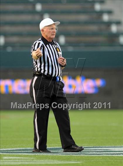 Thumbnail 1 in Le Grand vs. Sierra Canyon (CIF State D4 Final) photogallery.