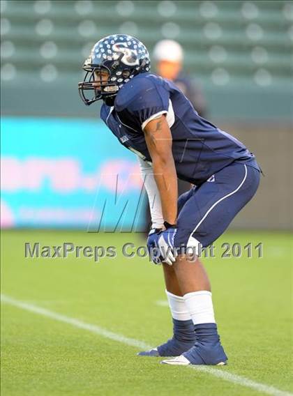 Thumbnail 2 in Le Grand vs. Sierra Canyon (CIF State D4 Final) photogallery.