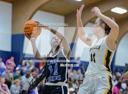 Thumbnail 2 in Chilton County vs Isabella (Chilton County Tournament) photogallery.