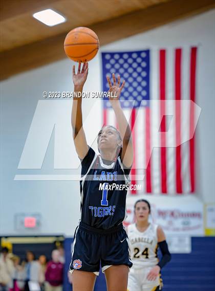 Thumbnail 2 in Chilton County vs Isabella (Chilton County Tournament) photogallery.