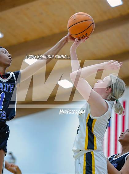 Thumbnail 3 in Chilton County vs Isabella (Chilton County Tournament) photogallery.