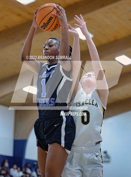 Thumbnail 2 in Chilton County vs Isabella (Chilton County Tournament) photogallery.