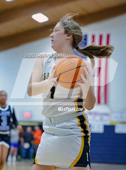 Thumbnail 1 in Chilton County vs Isabella (Chilton County Tournament) photogallery.