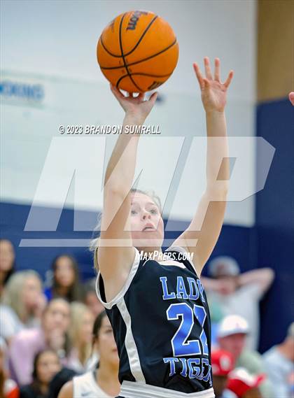 Thumbnail 3 in Chilton County vs Isabella (Chilton County Tournament) photogallery.