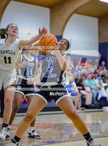 Thumbnail 3 in Chilton County vs Isabella (Chilton County Tournament) photogallery.