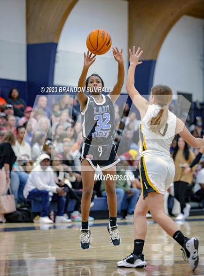 Thumbnail 3 in Chilton County vs Isabella (Chilton County Tournament) photogallery.