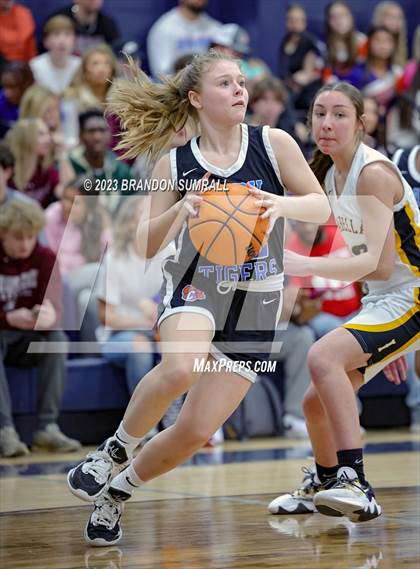 Thumbnail 2 in Chilton County vs Isabella (Chilton County Tournament) photogallery.