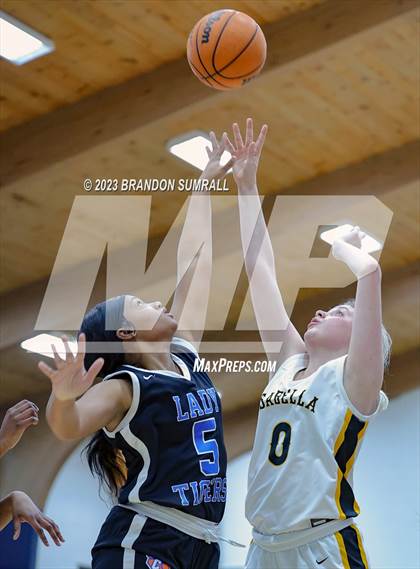 Thumbnail 3 in Chilton County vs Isabella (Chilton County Tournament) photogallery.