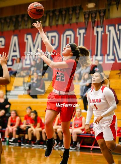 Thumbnail 3 in McClatchy vs. Carondelet (Lamorinda Classic) photogallery.