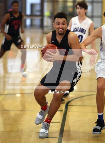Thumbnail 1 in Acalanes vs. San Leandro (Gauchos Holiday Hoops Classic) photogallery.