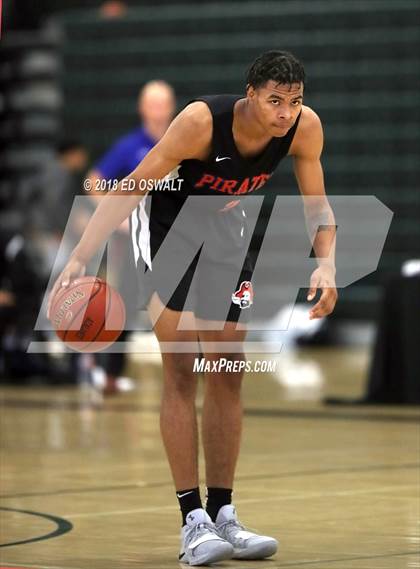 Thumbnail 1 in Acalanes vs. San Leandro (Gauchos Holiday Hoops Classic) photogallery.