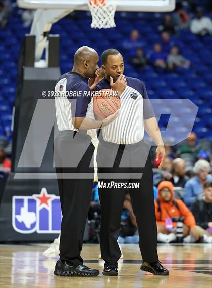 Thumbnail 3 in McKinney vs. Duncanville (UIL 6A State Final) photogallery.