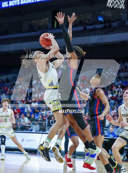 Thumbnail 2 in McKinney vs. Duncanville (UIL 6A State Final) photogallery.