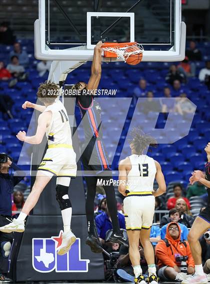 Thumbnail 2 in McKinney vs. Duncanville (UIL 6A State Final) photogallery.