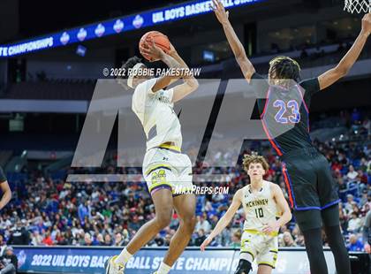 Thumbnail 1 in McKinney vs. Duncanville (UIL 6A State Final) photogallery.