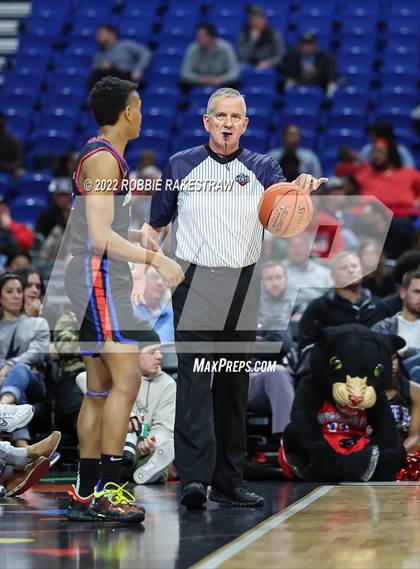 Thumbnail 1 in McKinney vs. Duncanville (UIL 6A State Final) photogallery.