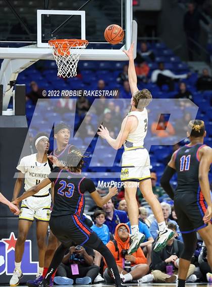 Thumbnail 3 in McKinney vs. Duncanville (UIL 6A State Final) photogallery.