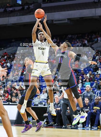 Thumbnail 2 in McKinney vs. Duncanville (UIL 6A State Final) photogallery.