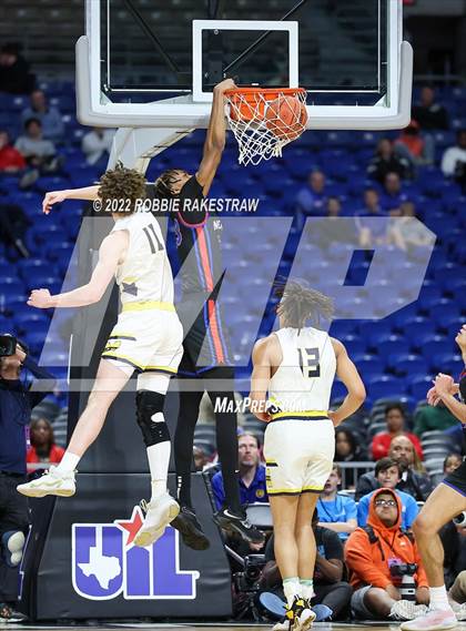 Thumbnail 1 in McKinney vs. Duncanville (UIL 6A State Final) photogallery.