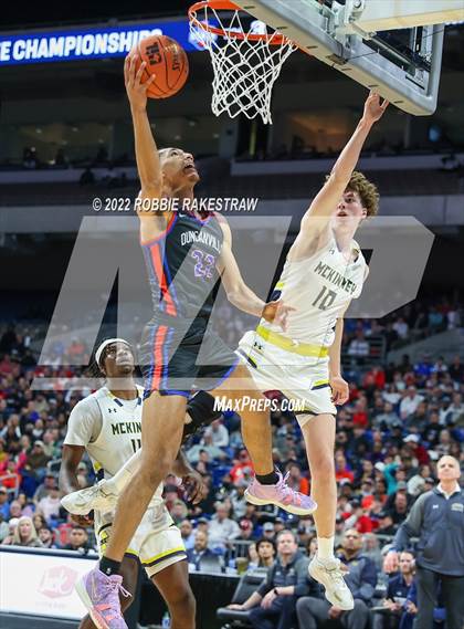 Thumbnail 1 in McKinney vs. Duncanville (UIL 6A State Final) photogallery.
