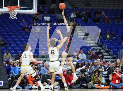 Thumbnail 1 in McKinney vs. Duncanville (UIL 6A State Final) photogallery.