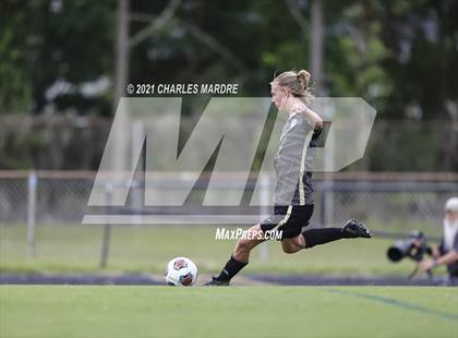 Thumbnail 3 in Gray's Creek vs. Pinecrest (Battle for the Bell) photogallery.