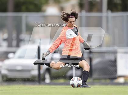 Thumbnail 3 in Gray's Creek vs. Pinecrest (Battle for the Bell) photogallery.