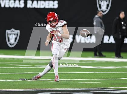 Thumbnail 2 in Arbor View vs Bishop Gorman (NIAA 5A Division 1 Final) photogallery.