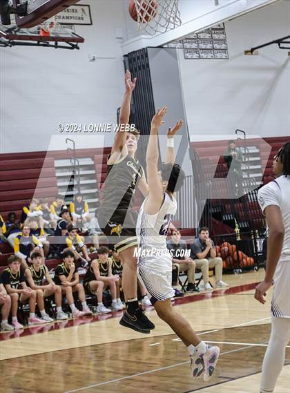 Thumbnail 2 in New Rochelle vs Clarkstown South (Harrison Holiday Tournament) photogallery.