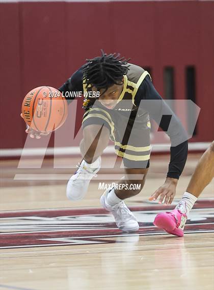 Thumbnail 3 in New Rochelle vs Clarkstown South (Harrison Holiday Tournament) photogallery.