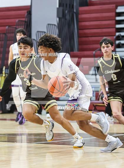 Thumbnail 2 in New Rochelle vs Clarkstown South (Harrison Holiday Tournament) photogallery.