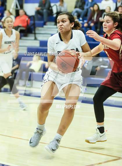 Thumbnail 3 in Sierra vs Mission Hills photogallery.