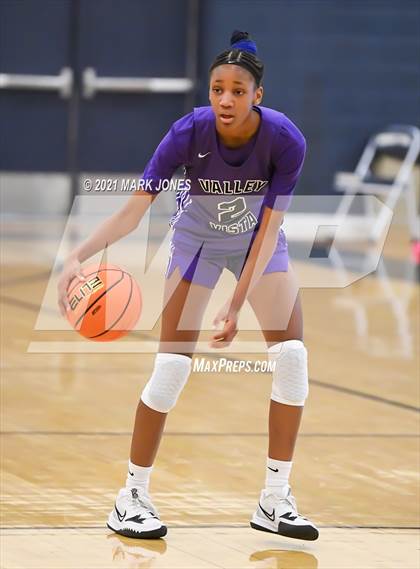 Thumbnail 2 in McDonogh vs. Valley Vista (Nike Tournament of Champions) photogallery.