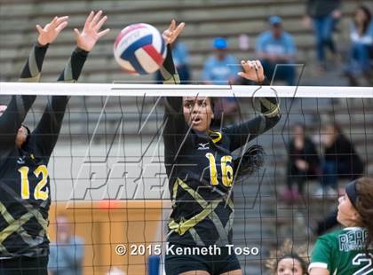 Thumbnail 3 in Brennan vs. Reagan (UIL 6A Area Final) photogallery.