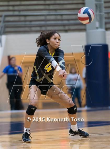 Thumbnail 2 in Brennan vs. Reagan (UIL 6A Area Final) photogallery.